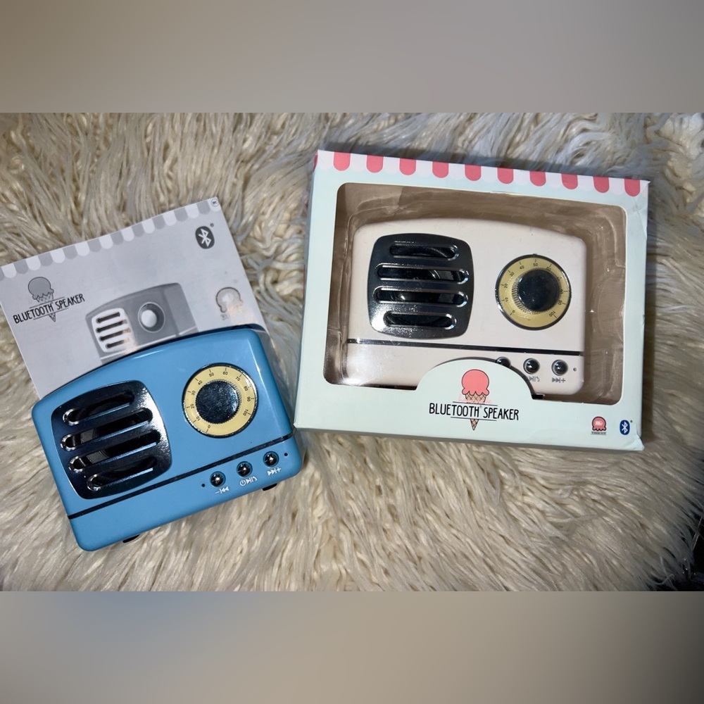 2 New TARGET BULLSEYE'S PLAYGROUND Vivitar RETRO WIRELESS BLUETOOTH SPEAKERS